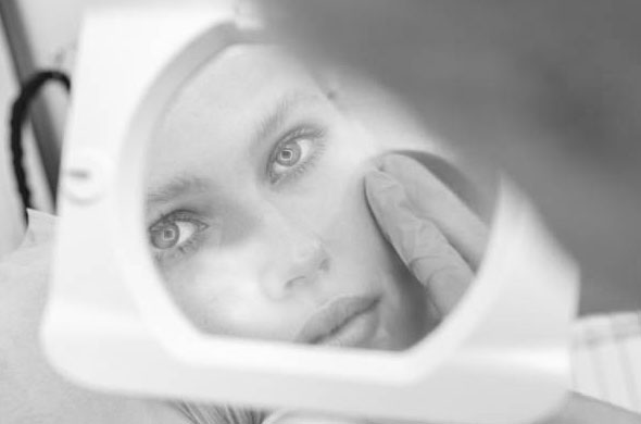 Güzellik Yolculuğuna Sağlıklı Başlamak: Muayene ve Doğru Planlama